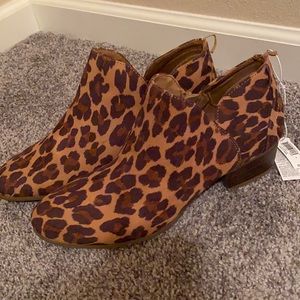 NWT ANIMAL PRINT BOOTIES
